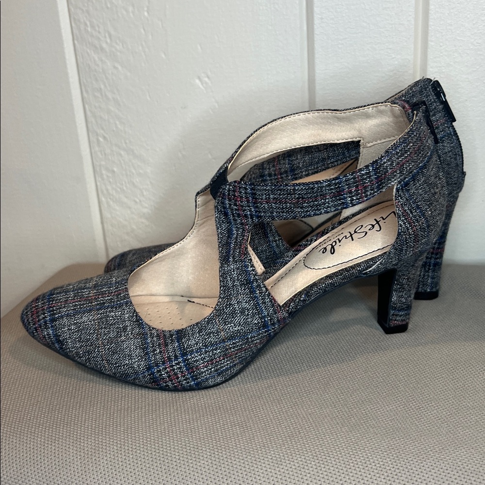 LifeStride Woman Giovanna 2 Grey Plaid Fabric Pump - Picture 3 of 9